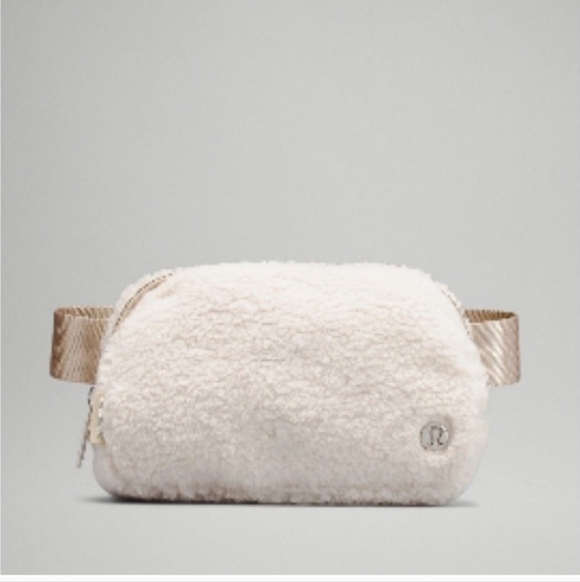 Lululemon White Fleece Crossbody/Belt Bag NWT - Picture 3 of 5